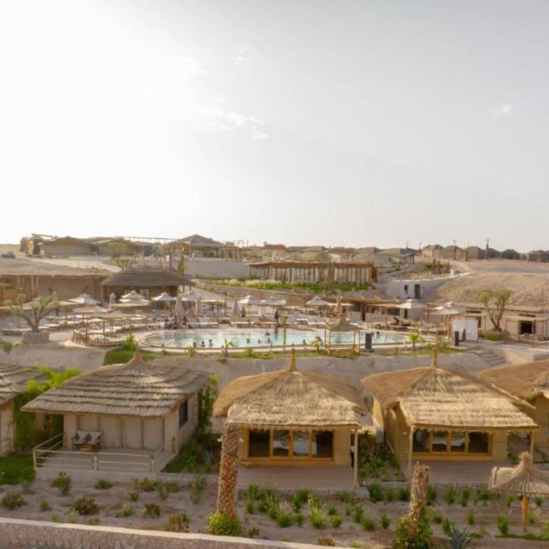 مسبح فاخر مع إطلالة ساحرة على صحراء أكفاي - Piscine de luxe avec vue magnifique sur le désert d’Agafay